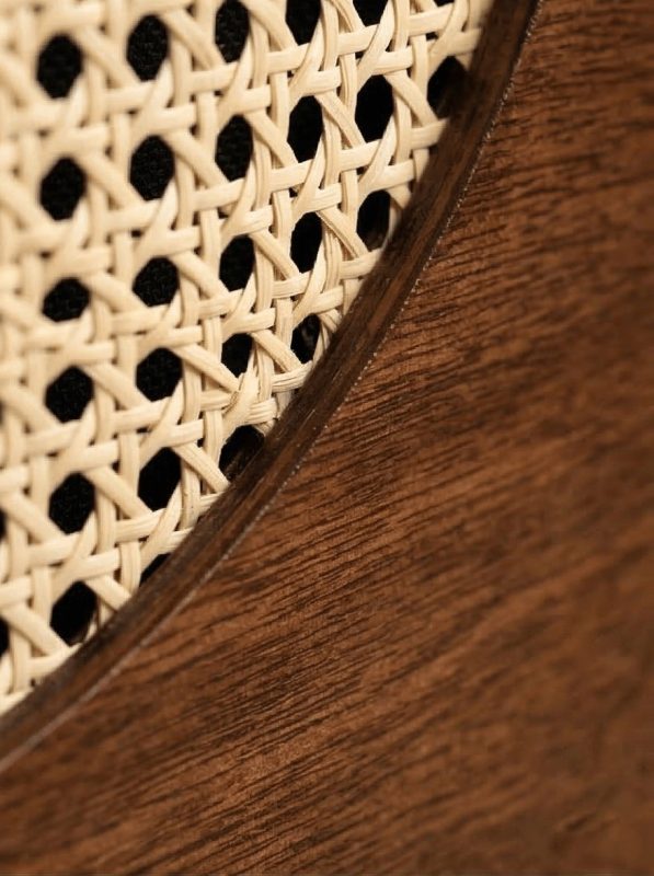 Das Rattangeflecht und der Holzrahmen aus der Nähe