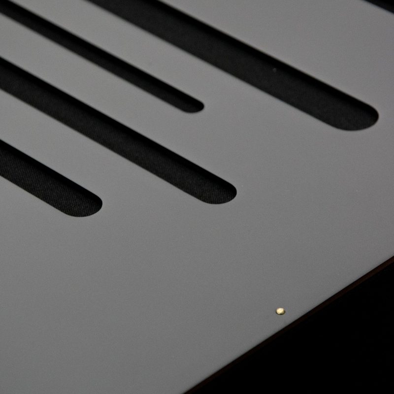 Detail des gefrästen Musters LINES
