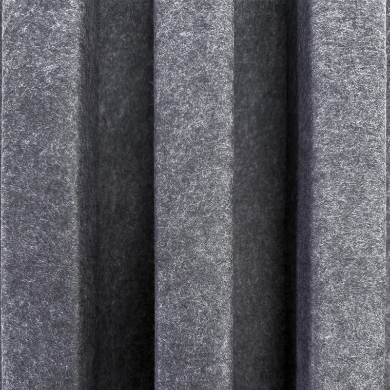 Detail der AkuWall-Felt-Lamellen 4 × 4 cm und der 2,5-cm-Abstände