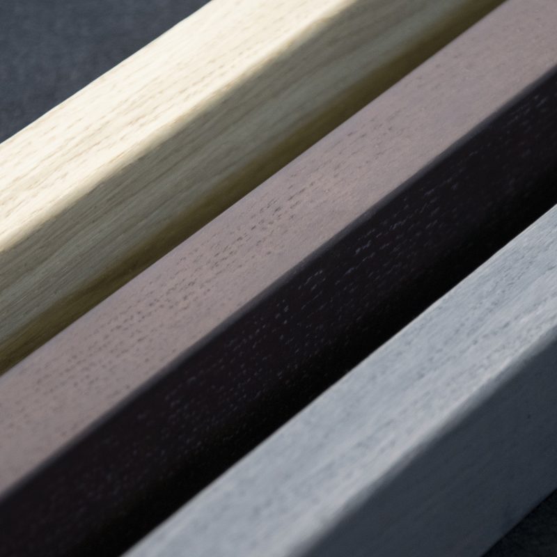 Detail der AkuWall-Lamellen 4 × 3 cm auf der Filzunterlage