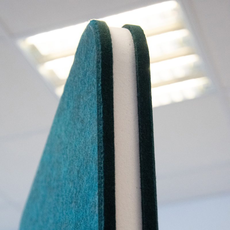 Detail des Filzes, des Basotect®-Schaumstoffs und des gewählten Fußes